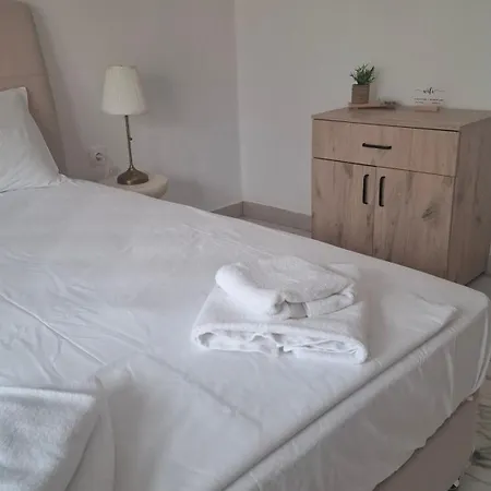 Apartament Gatos Village & *