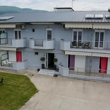 Gatos Village & Apartmán *