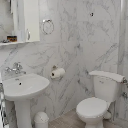 Gatos Village & Apartman *