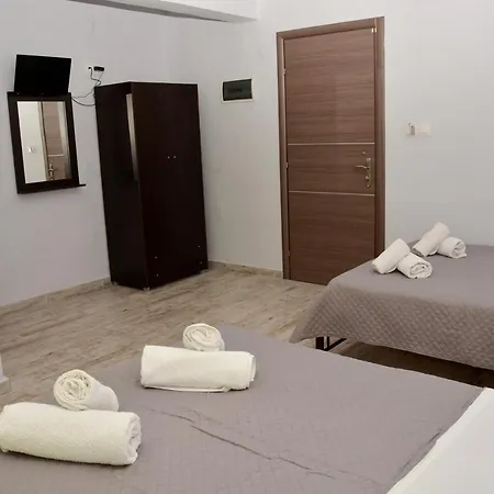 Gatos Village & Apartmán Asproválta