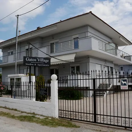 Gatos Village & Апартаменты